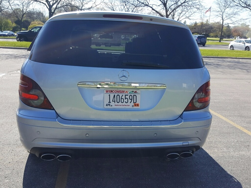 Illustration for article titled For $29,000, Could This 2007 Mercedes-Benz R63 AMG Be Your Maximum Minivan?